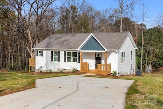 103 Orchard St, Forest City, NC 28043