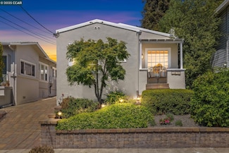 3036 Delaware St, Oakland, CA 94602
