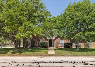 1403 Southern Plantation Dr, College Station, TX 77845