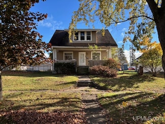 422 Saginaw St, Norway, MI 49870