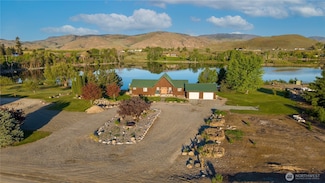 7 Sunset Lakes Rd, Omak, WA 98841