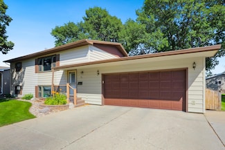 11 Linda Ln, Aberdeen, SD 57401