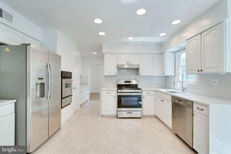 9313 Kilby Glen Dr, Vienna, VA 22182