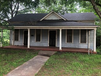 714 N Sycamore St, Palestine, TX 75801