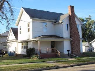 903 7th St, de Witt, IA 52742