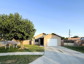 829 W Woodward Ave, Fresno, CA 93706