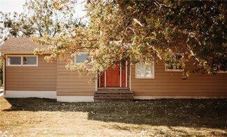1001 N 16th St, Chariton, IA 50049