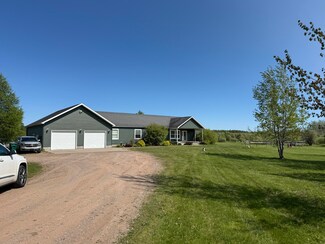 10175 S Riverside Dr, Sault Sainte Marie, MI 49783