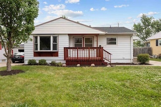 1048 Clifton St NE, Cedar Rapids, IA 52402