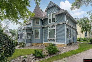 829 S 2nd St, Mankato, MN 56001