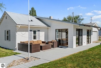 1878 S Riverside Dr, Au Gres, MI 48703