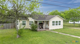 704 Maple St, Yoakum, TX 77995