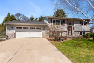 233 S Heritage St, Belgium, WI 53004