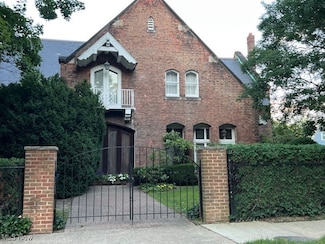 27 Garfield Ln, Cleveland, OH 44108