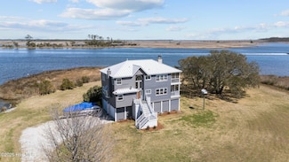 1447 Live Oak Dr, Bayboro, NC 28515