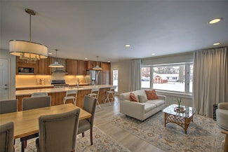 29 Circle Dr, Decatur, IL 62521