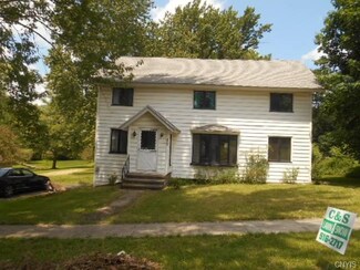2561 E Mechanic St, Cato, NY 13033