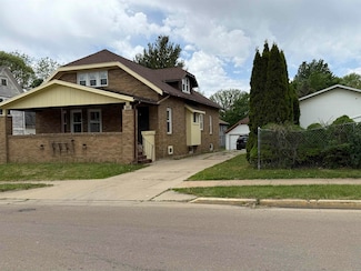 910 S Chicago Ave, Freeport, IL 61032