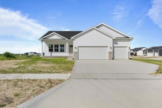 505 NW Georgetown Dr, Waukee, IA 50263