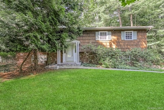 19 Mary Beth Dr, Airmont, NY 10901