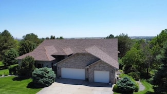 720 Valley View Dr, Ogallala, NE 69153