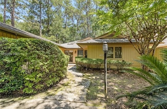 8 Bobcat Ln, Hilton Head Island, SC 29926