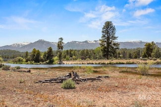 L6 B1 Donnelly St, Cascade, ID 83611