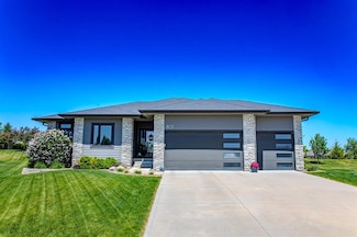 801 S Balsam St, West Des Moines, IA 50266