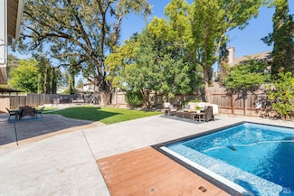 129 Wooded Glen Ct, Windsor, CA 95492