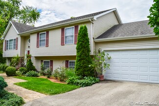 4407 W Shore Dr, McHenry, IL 60050
