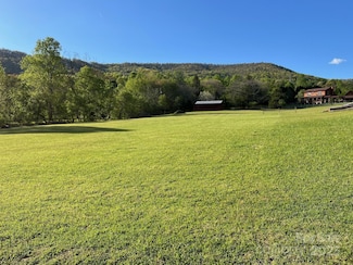 9999 Hunters Ridge Rd Unit 2, Mills River, NC 28759