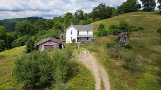 1479 Oak Grove Rd, Independence, WV 26374