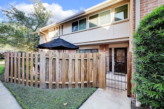 639 S Ripple Creek Dr Unit 639, Houston, TX 77057