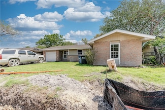 122 Green Trail Dr, Corpus Christi, TX 78405