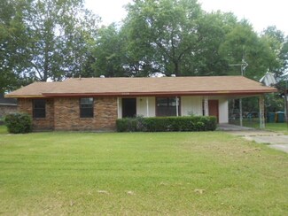 2409 E Clubview Cir, Yazoo City, MS 39194