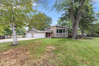 3332 S El Sirroco Dr, New Berlin, WI 53151