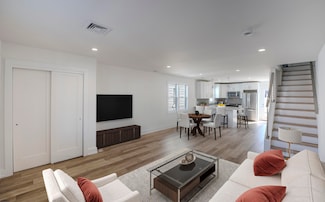220 N Vendome Ave, Margate City, NJ 08402