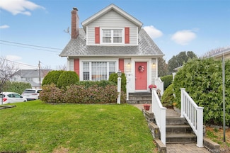 51 Park Ave, New Hyde Park, NY 11040