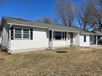121 W High St, Marshall, MO 65340