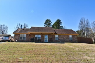 206 E Trice St, Hugo, OK 74743