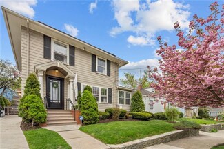 53 Quincy St, Providence, RI 02908