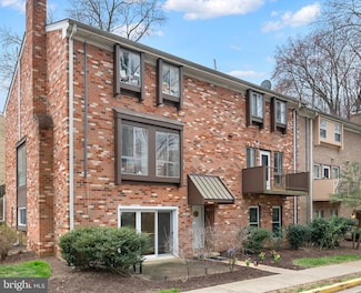 3829 Persimmon Cir, Fairfax, VA 22031