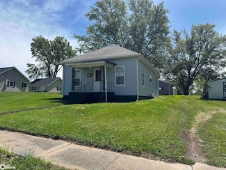 106 Woodlawn Ave, Chariton, IA 50049