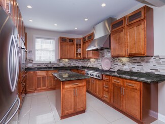 3 Valley Dr, Oakwood Hills, IL 60013
