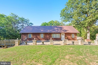 53 Delphinium Ln, Bunker Hill, WV 25413