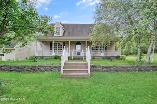 18 Johnson Ln, Averill Park, NY 12018
