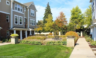 3076 Kilmer Dr, Troy, MI 48083