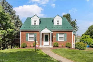 122 W Belleview Dr, Weirton, WV 26062