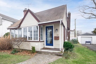 48 Rosebud Ave, Merrick, NY 11566