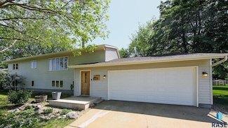 8309 W 42nd St, Sioux Falls, SD 57106